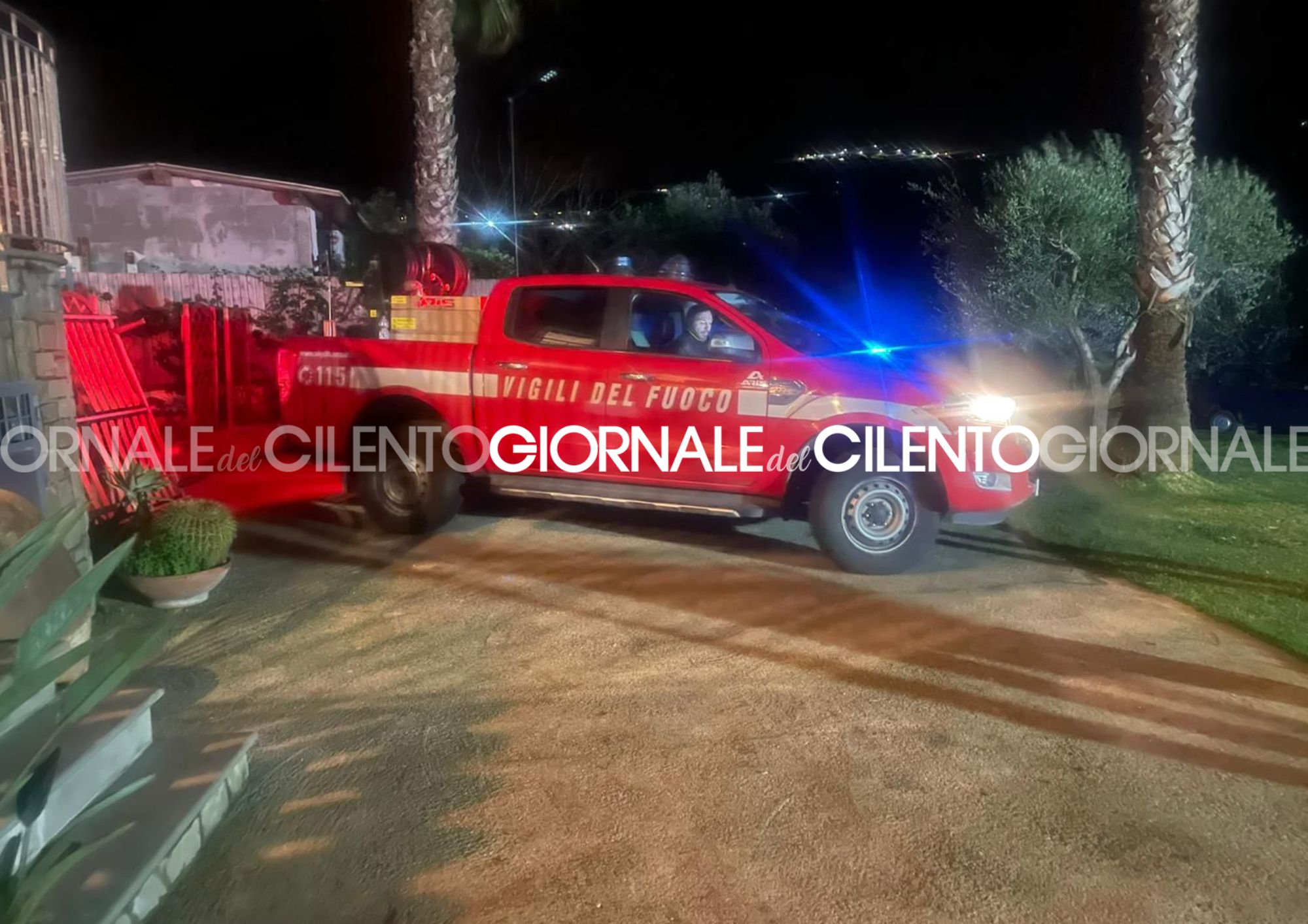 Incendio a Castellabate, corto circuito in appartamento: famiglia in salvo