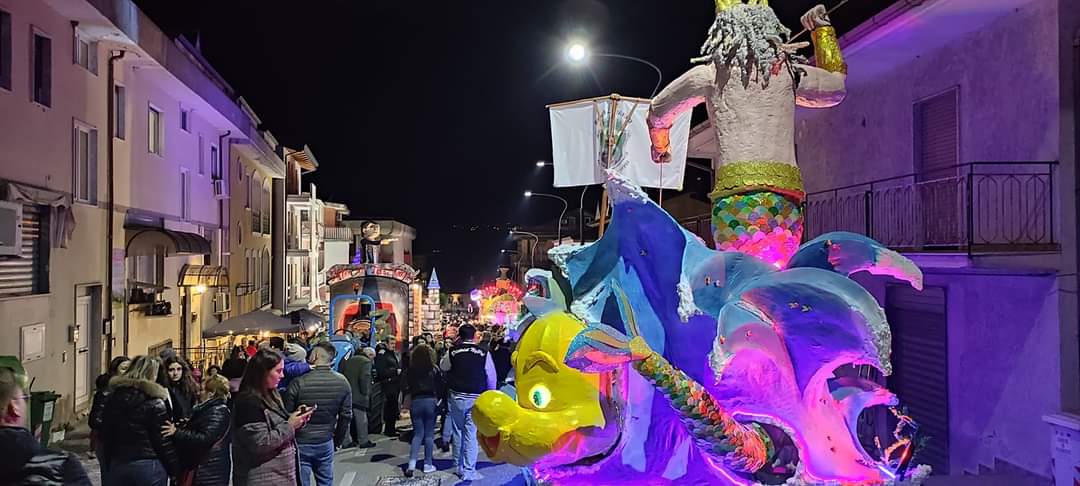 In scena lo storico Carnevale Palomontese con carri allegorici, sfilate in maschera ed enogastronomia