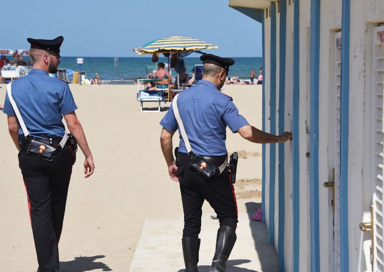 Castellabate, ruba oggetti preziosi a turista: 30enne arrestato