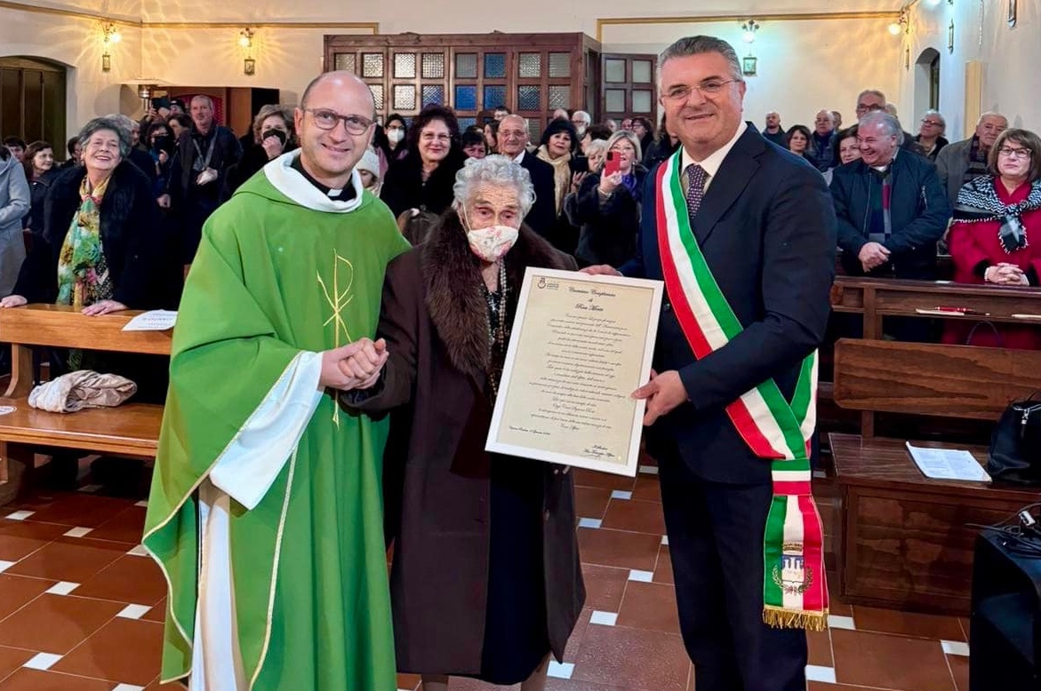 Capaccio Paestum festeggia i 100 anni di nonna Rosa Monte