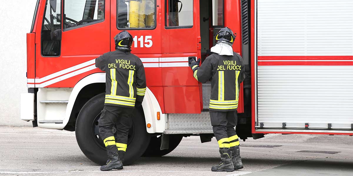 Omignano, incendio nella cucina di un bar-rosticceria: personale in ospedale