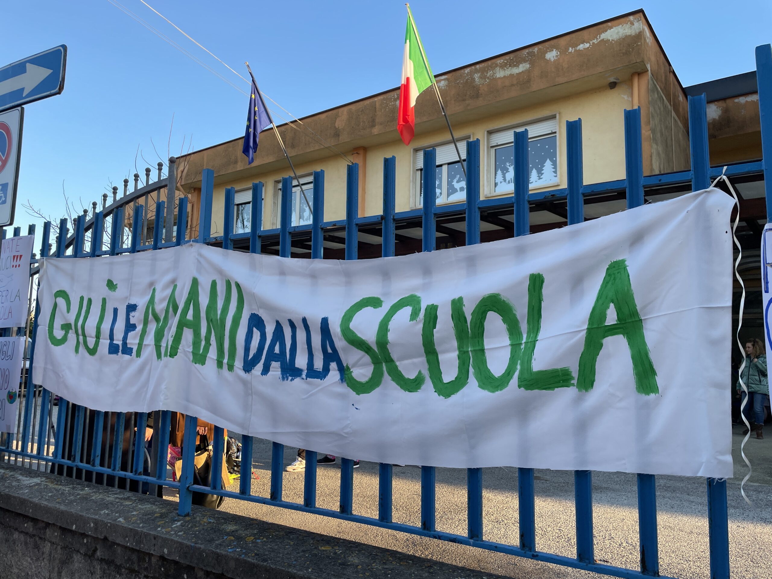 Protesta dei genitori per l’accorpamento dell’Istituto di Santa Marina-Policastro all’Istituto di Sapri
