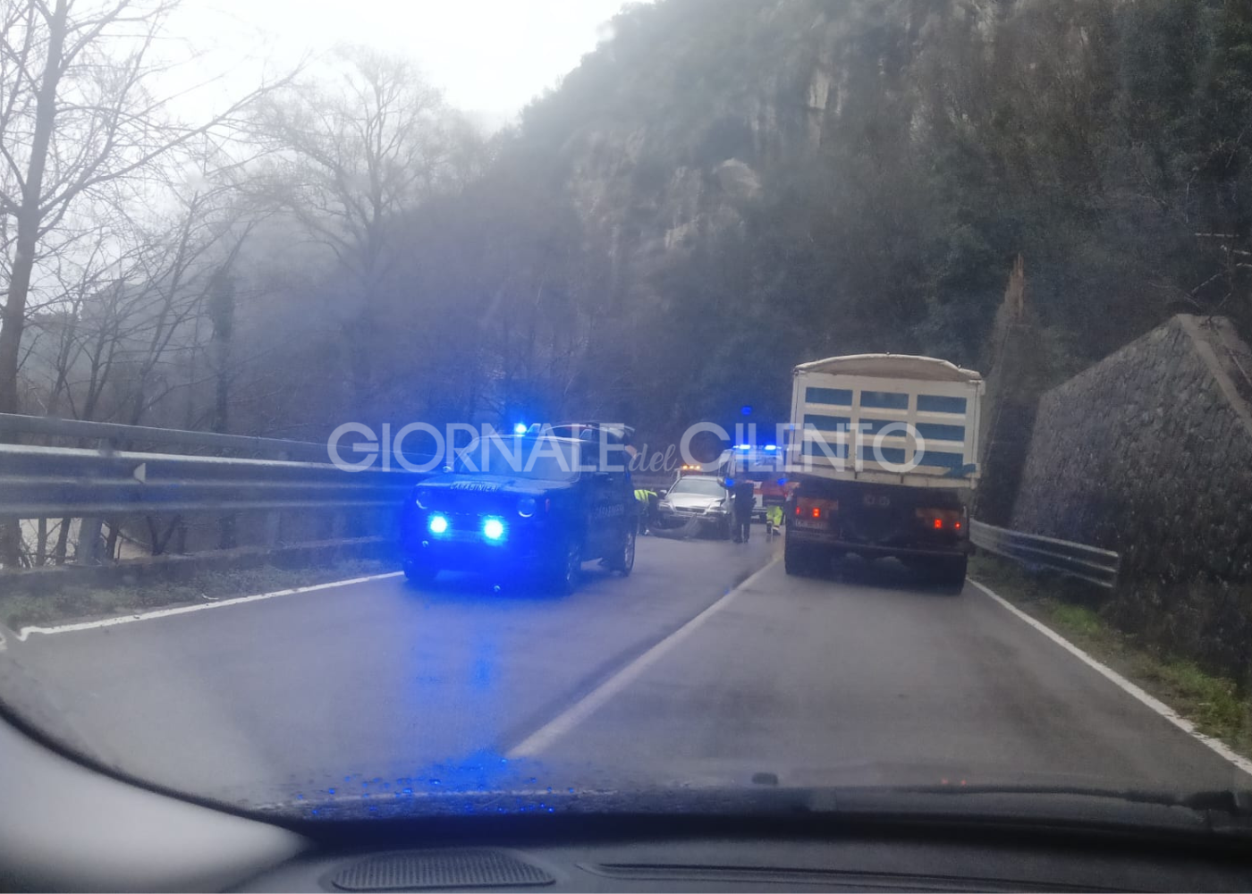 Mingardina, auto sbanda e finisce fuori strada: ferita una donna