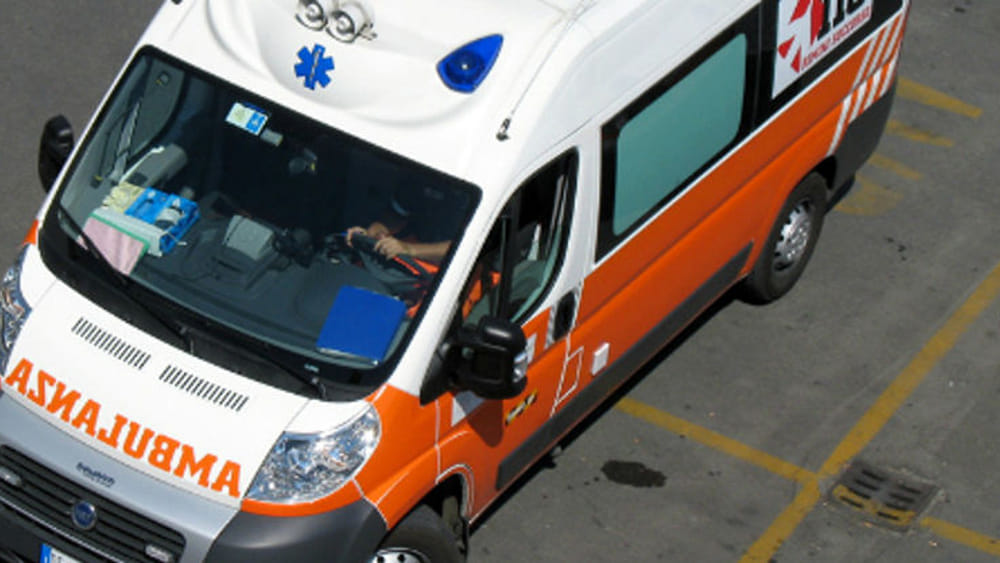 Auto contro un bus ad Albanella: 54enne in gravi condizioni