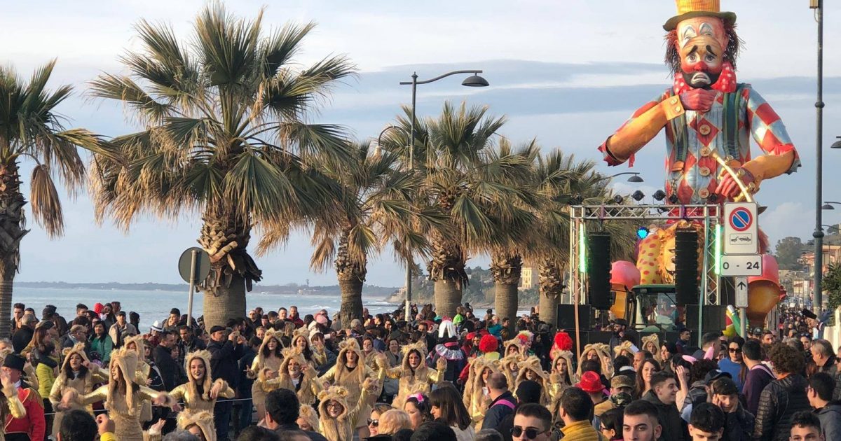 Agropoli, in migliaia per la 51esima edizione del Carnevale