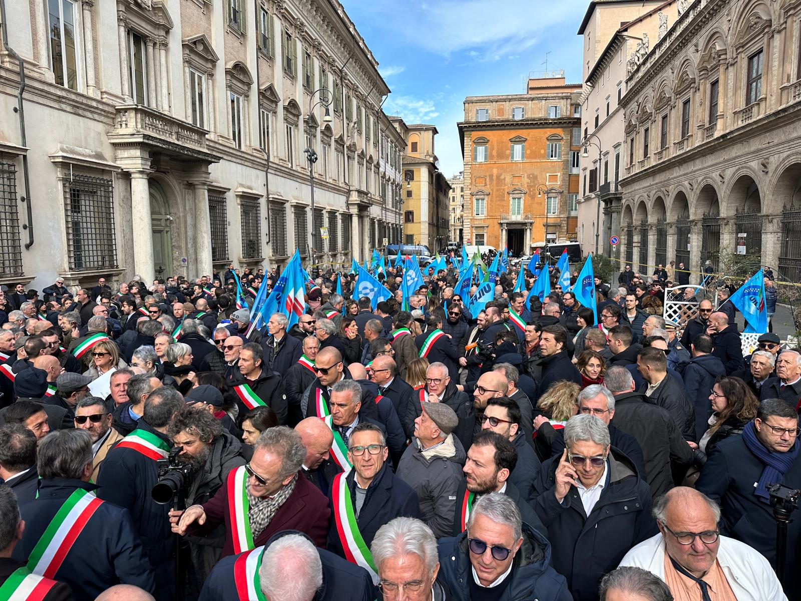 Roma, sindaci del Cilento con De Luca: la protesta contro l’autonomia differenziata | FOTOGALLERY