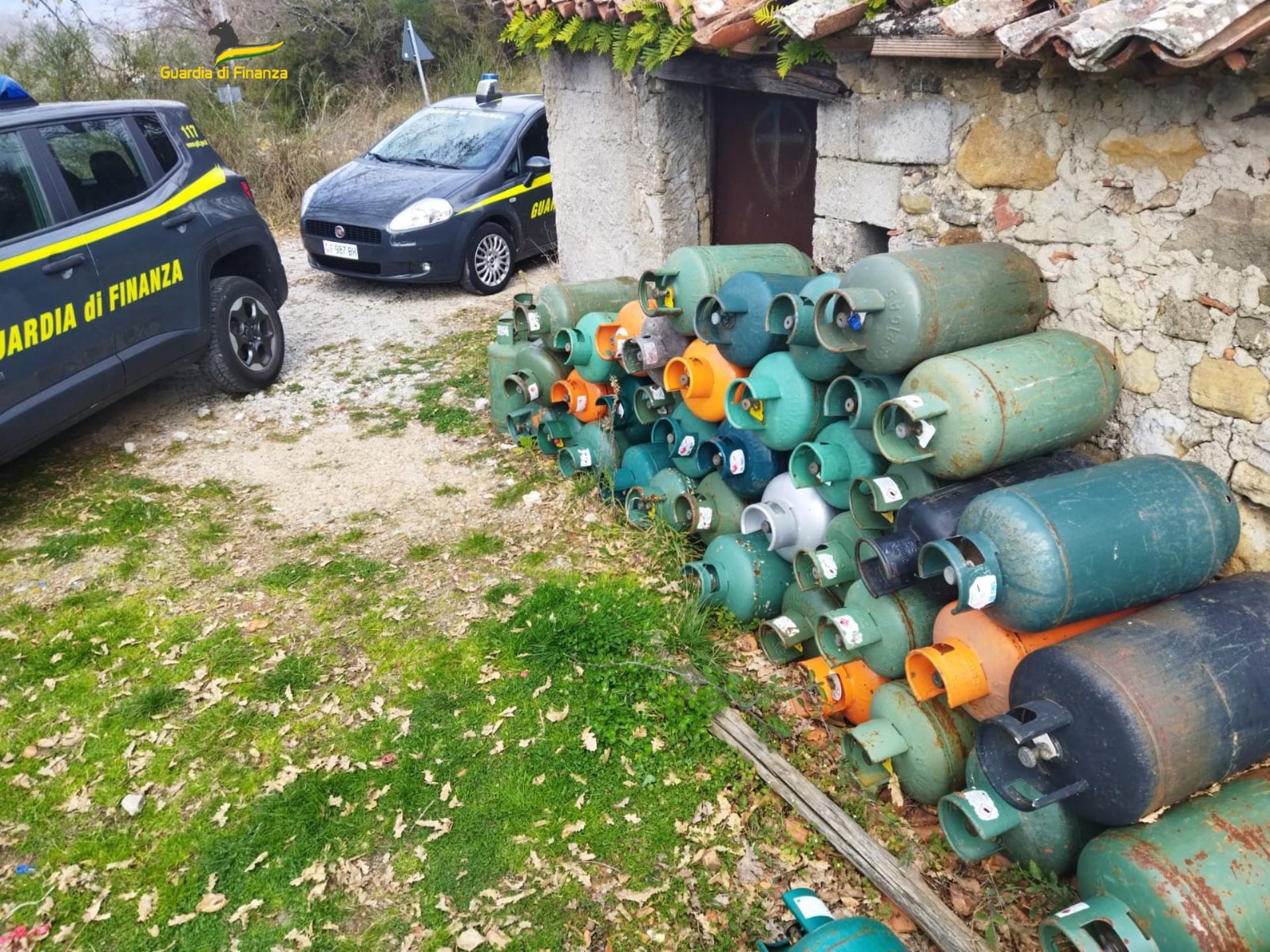 Cilento, guardia di Finanza sequestra deposito abusivo bombole gpl