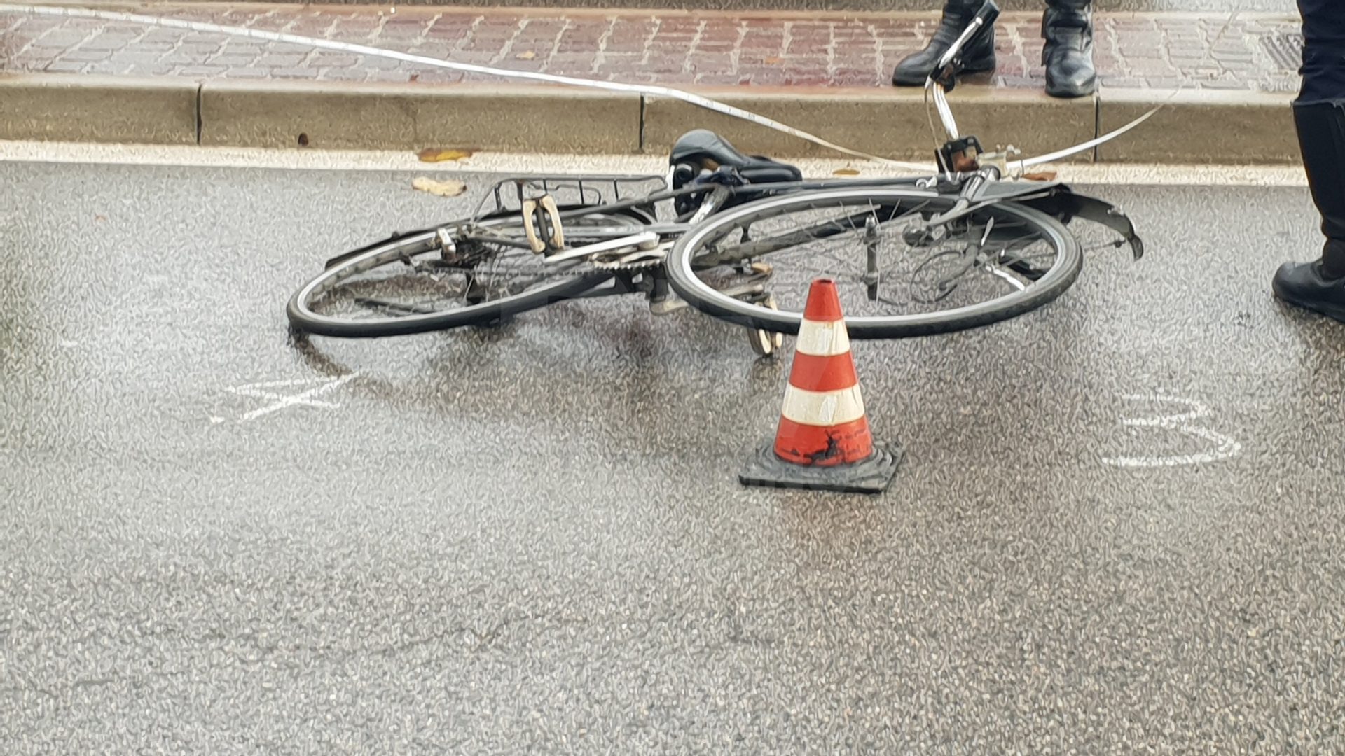 Ragazzo in bici investito lungo la strada statale 18: è grave