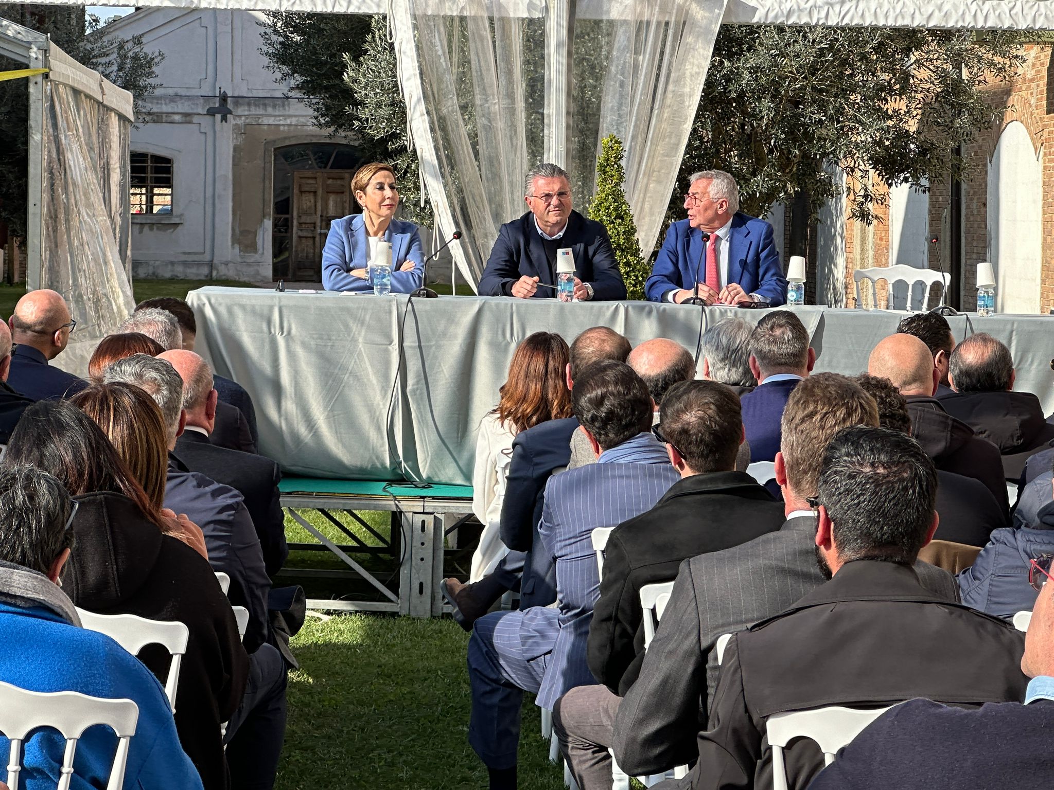 Il futuro dell’aeroporto di Salerno-Costa d’Amalfi in un incontro dibattito tra amministratori e operatori