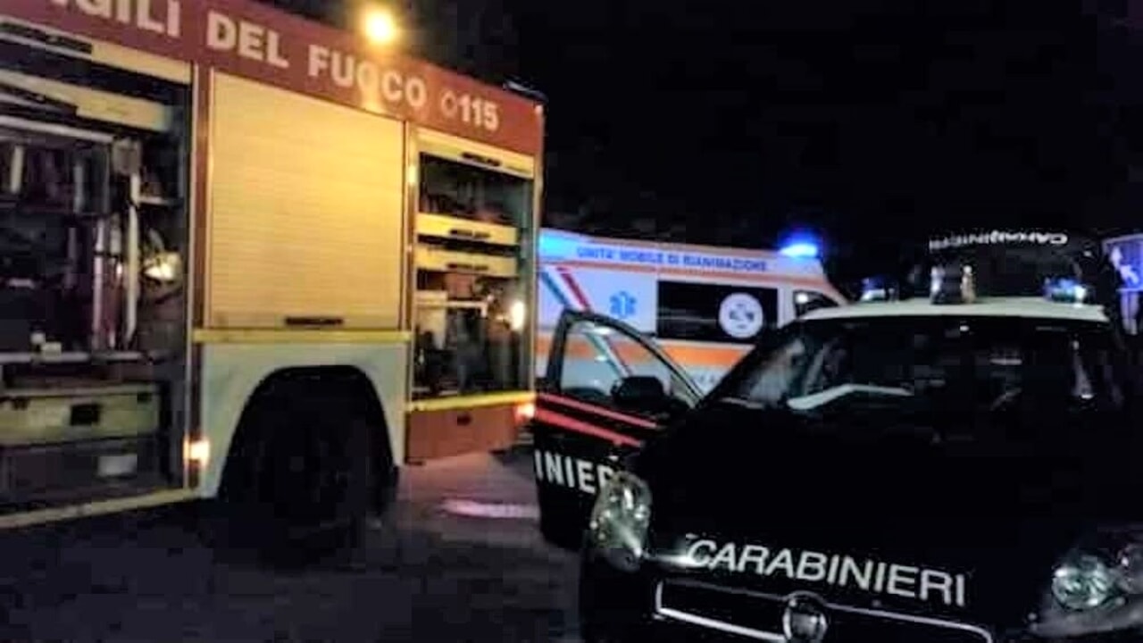 Vibonati, 53enne tenta il suicidio dal balcone di casa