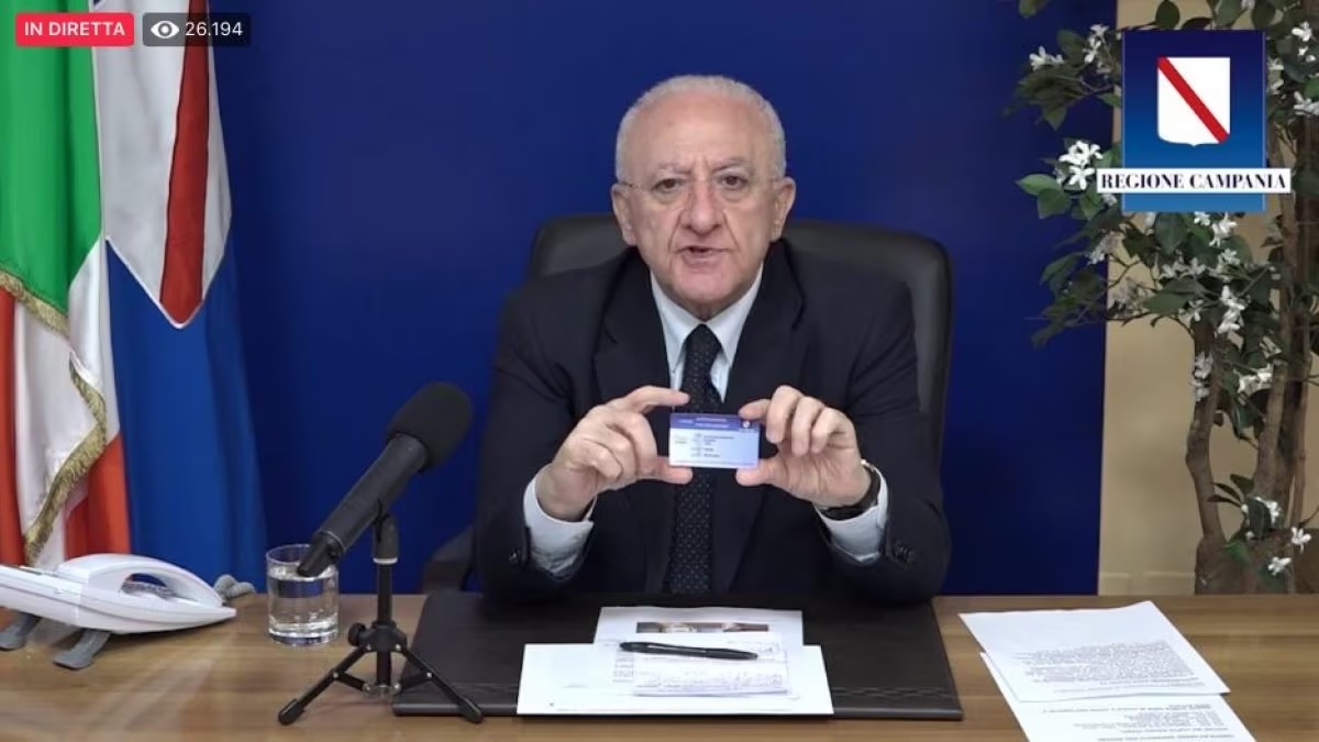 Card vaccini Covid, De Luca a giudizio alla Corte dei Conti: «Spesa inutile»