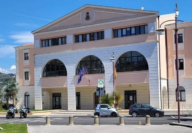 Edificio pericolante nel centro storico di Agropoli, sindaco ordina messa in sicurezza
