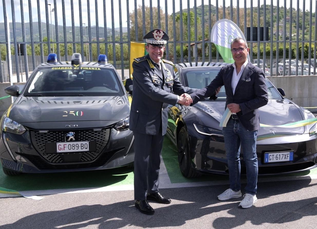 Inaugurata ad Agropoli la prima stazione di ricarica per auto elettriche del Comando della Guardia di Finanza di Salerno