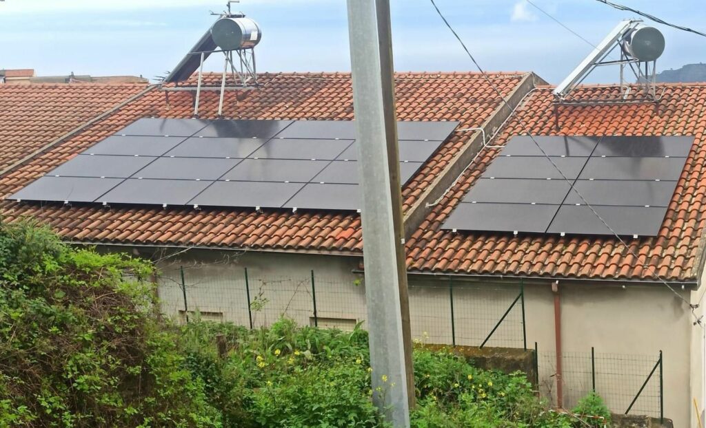 Pannelli fotovoltaici e termici alla scuola primaria di San Mauro Cilento