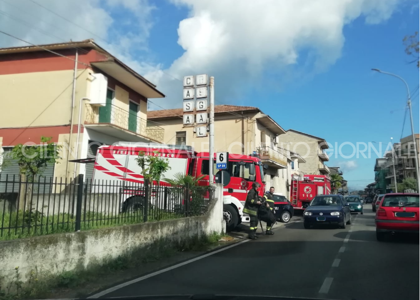 Teggiano, fiamme e paura a Prato Perillo: deposito distrutto