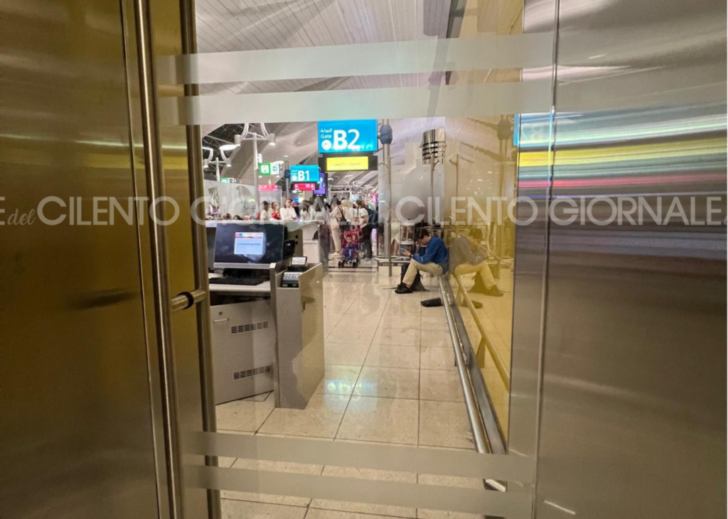 Italiani bloccati aeroporto Dubai, c’è anche una famiglia cilentana: «Nessuno ci dice nulla»