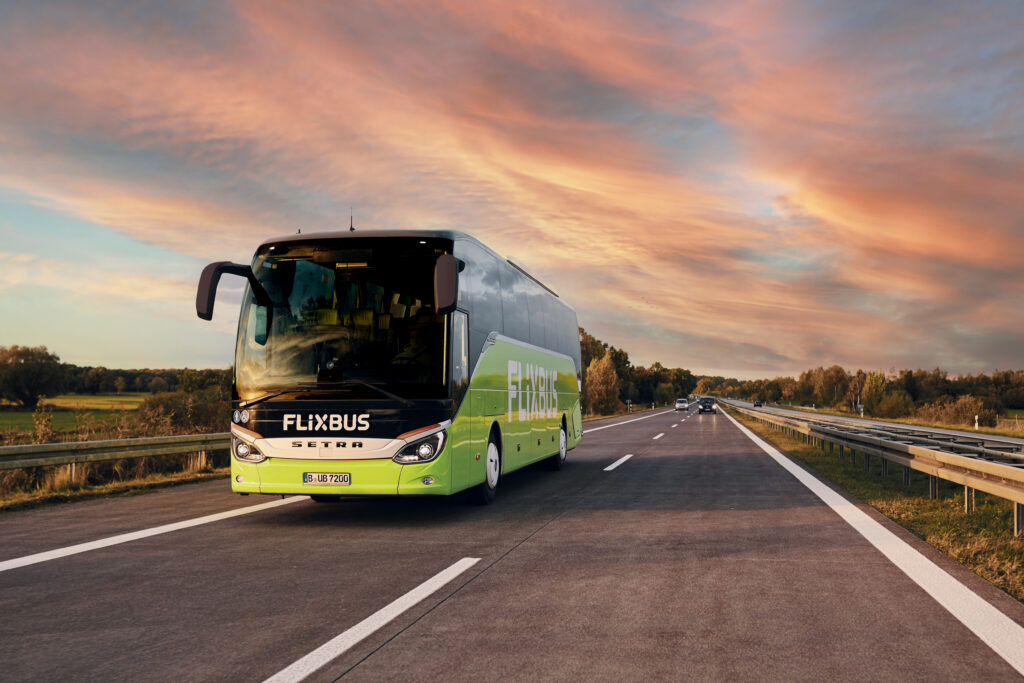 FlixBus rafforza l’offerta per i ponti di primavera: più autobus per la provincia di Salerno e la Campania