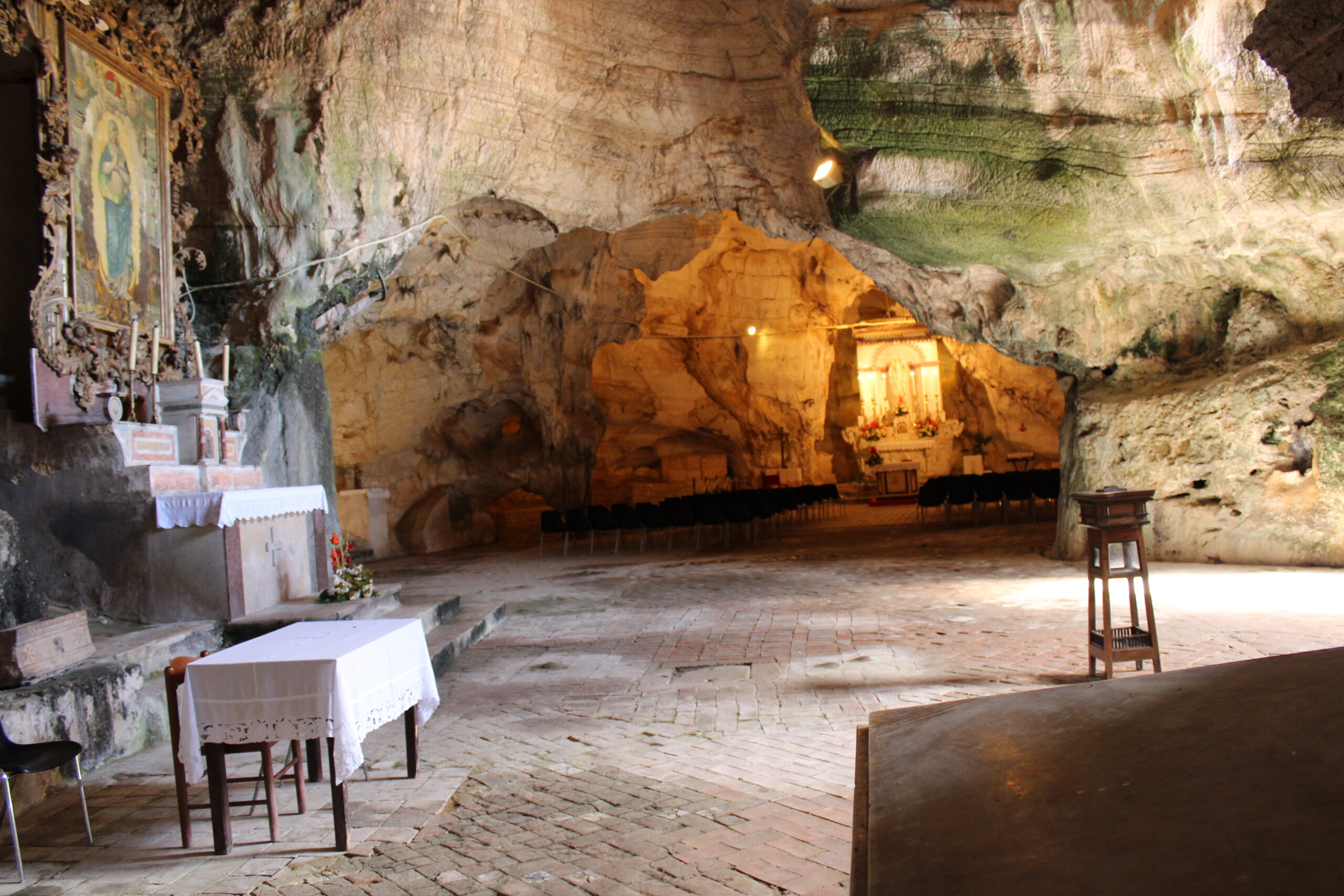 Alla scoperta dei tesori di Sant’Angelo a Fasanella: la grotta di San Michele, l’Antece e la cascata dell’Auso