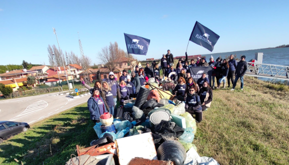 Volontari «plastic free» in azione nel fine settimana anche sulle spiagge di Agropoli