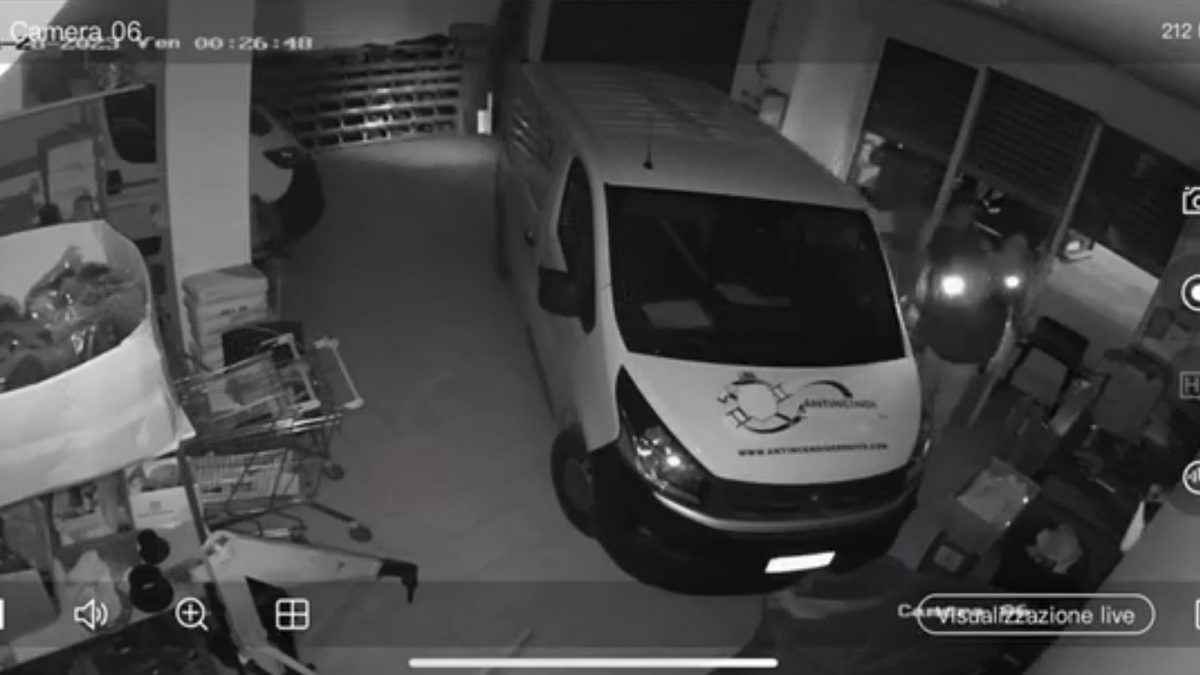 Torna i ladri a Roccadaspide: rubato un furgone e attrezzi da lavoro. Indagano i carabinieri