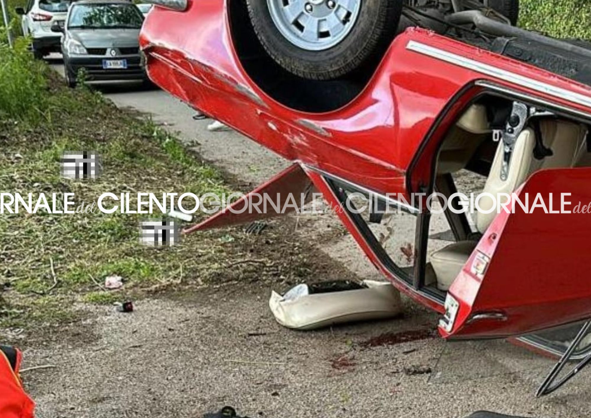 Due incidenti nel Vallo di Diano: auto si ribalta a Teggiano e moto si scontra a San Pietro al Tanagro