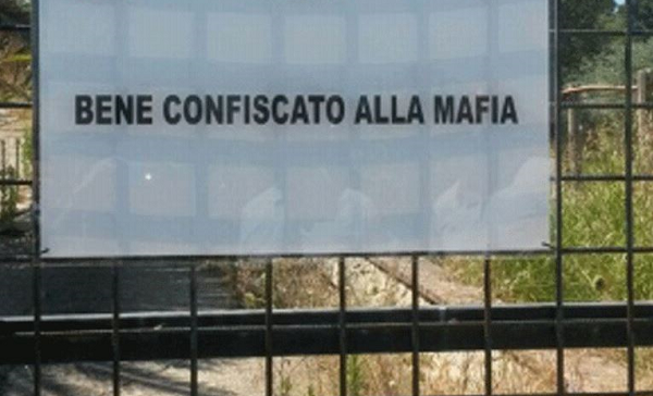 Libera: beni confiscati in Campania, il 66% dei comuni pubblica elenchi online