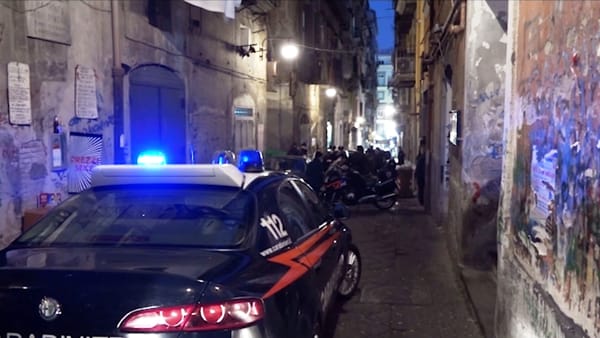 Maxi rissa ai Quartieri Spagnoli: arrestati anche tre giovani cilentani, uno accoltellato