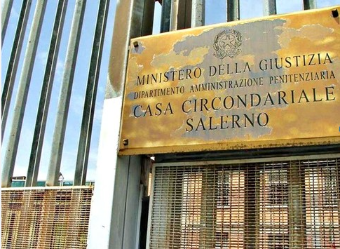 Fiuto infallibile del poliziotto a 4 zampe: sventa tentativo di portare droga nel carcere di Salerno