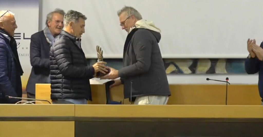 Il portiere del cuore, Stefano Tacconi premiato come «Eroe del Calcio» ad Agropoli