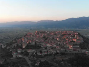 Padula e Teggiano, i tesori spirituali del Vallo di Diano tra la Certosa di San Lorenzo e la città delle tredici chiese