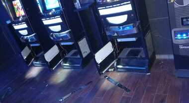 Palinuro, colpo nella notte: ladri rubano monete da slot machine