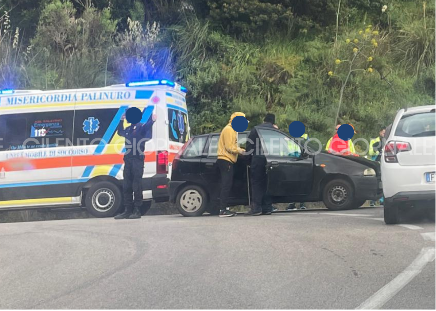 Mingardina, incidente tra due auto: ambulanza e carabinieri sul posto