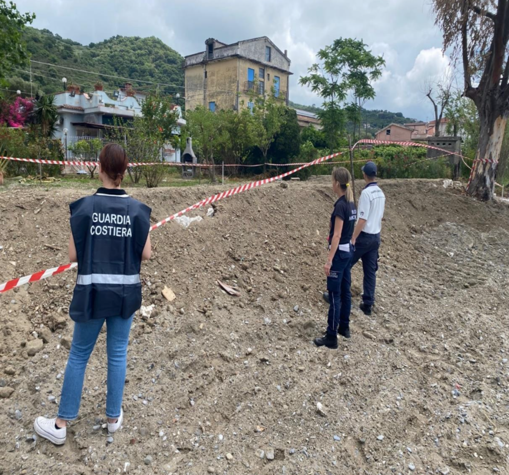 Golfo di Policastro, barriera di massi vicino al mare: scatta il sequestro. Indagati i responsabili