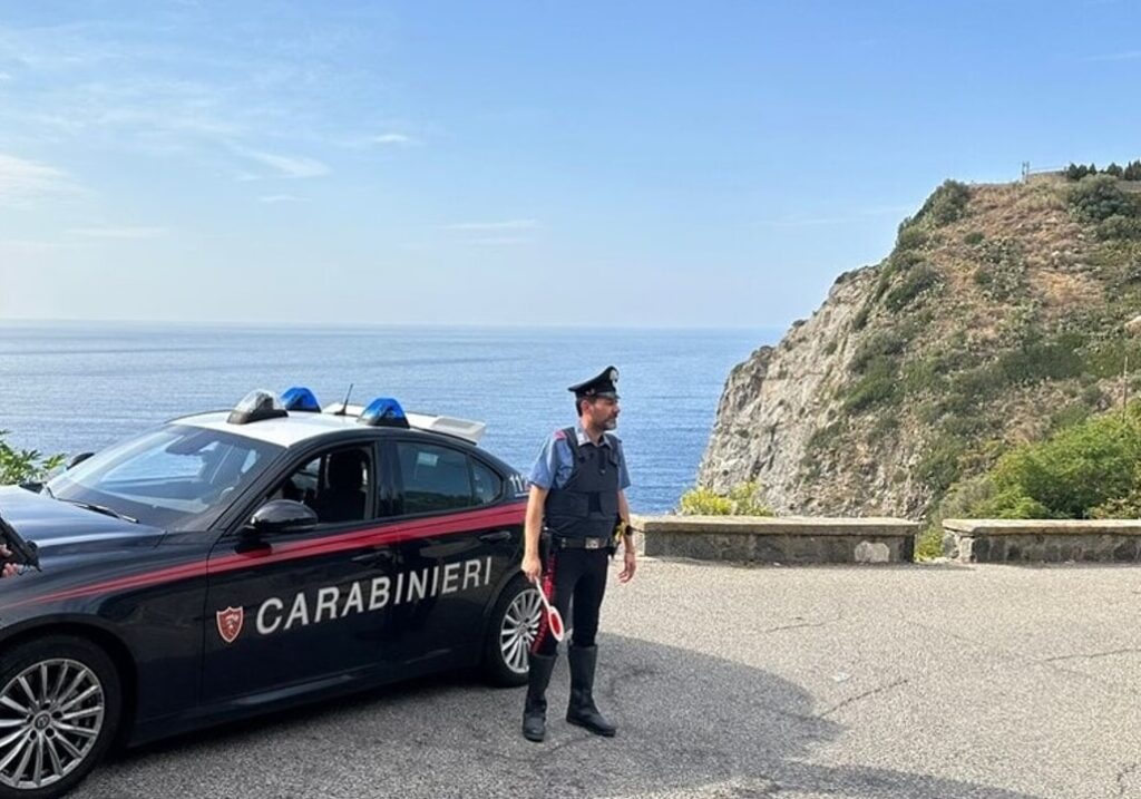 Torchiara, minaccia e molesta la madre: 44enne nei guai