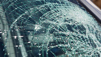 Ancora atti vandalici a Sapri, danneggiata un’auto con una grossa pietra