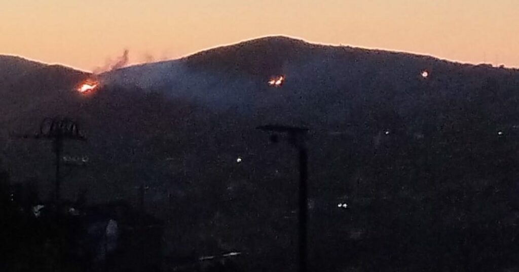 Incendi nel Cilento, focolai nella collina di Cerrine: intervento soccorritori evita il peggio