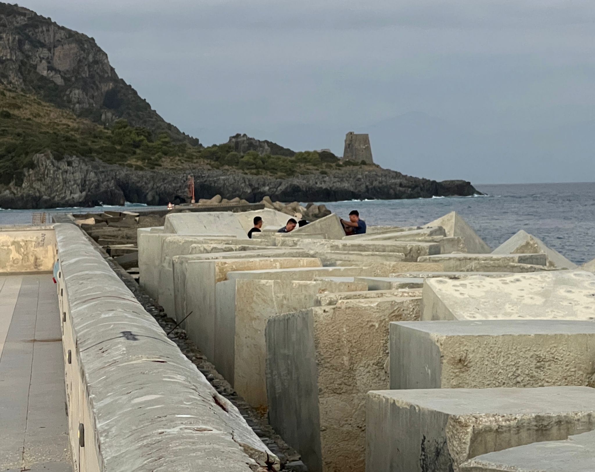 Marina di Camerota, pescatore aggredito da due uomini: identificati
