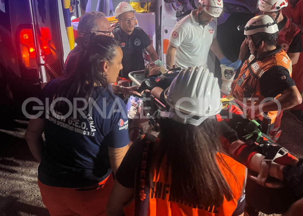 Roccagloriosa, incendio nella galleria ferroviaria: scattano i soccorsi ma è un’esercitazione