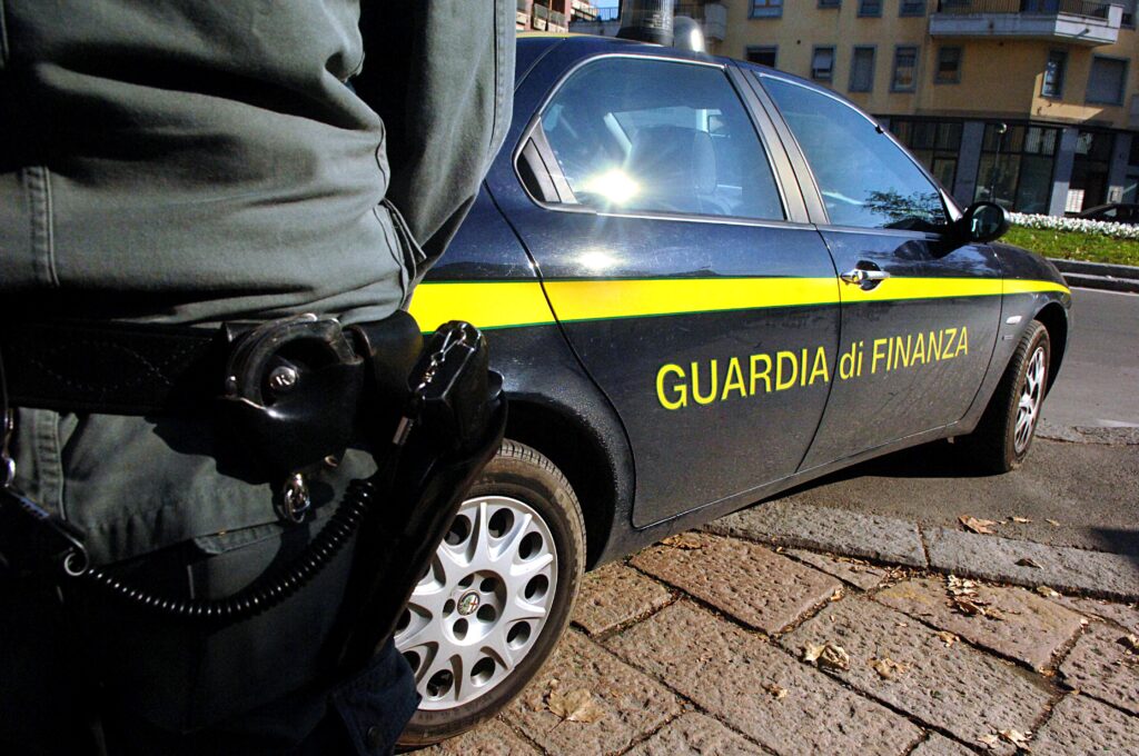 Anziani nel mirino dei truffatori: arrestato a Battipaglia un falso finanziere