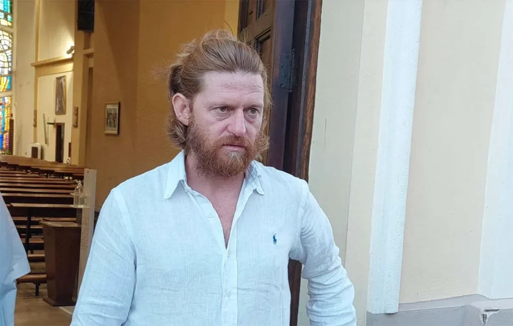 Striscione per Cagnazzo e Cioffi in aula, lo sfogo del figlio Vassallo: «Disgusto per ciò che ho visto dentro e fuori dal Tribunale»