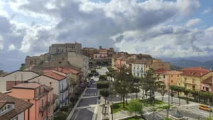 Caggiano esempio nazionale nella gestione dei rifiuti: tra i Comuni più virtuosi d’Italia secondo ISPRA