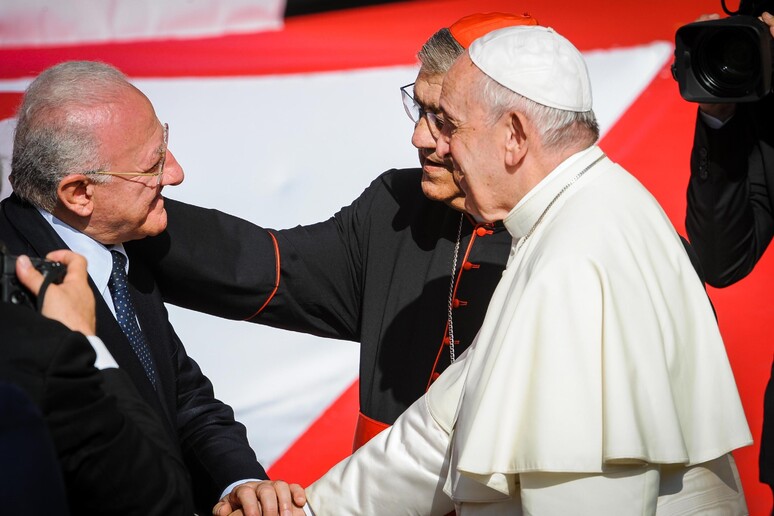 Papa Francesco, il cordoglio di De Luca: «Il mondo intero è oggi più povero»
