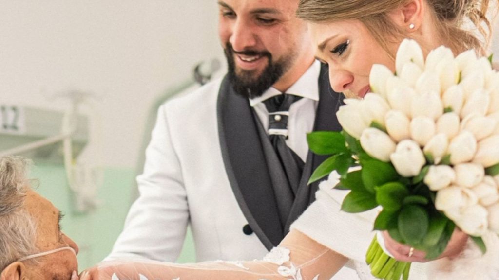 Gli sposi sorprendono il nonno in ospedale: il video emoziona