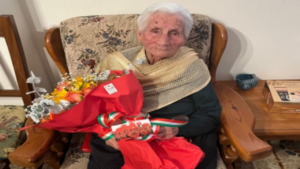 Nonna Raffaela compie 102 anni: simbolo della longevità cilentana