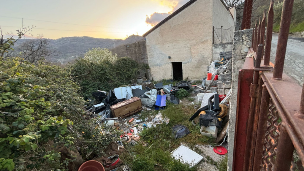 Monte San Giacomo, la Guardia agroforestale segnala corsi d’acqua ostruiti e rifiuti abbandonati