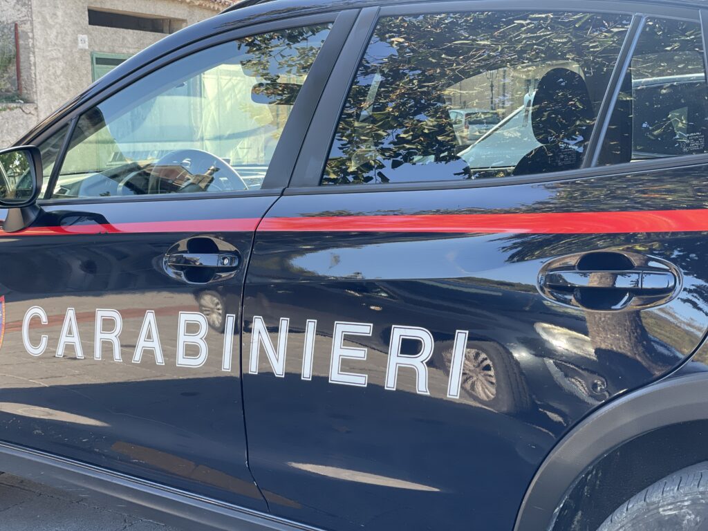 Capaccio Paestum, picchia la moglie davanti alla figlia: arrestato 58enne per maltrattamenti