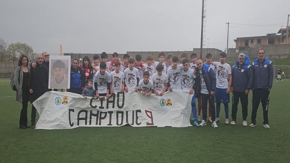 Roccadaspide, scuola calcio Castel San Lorenzo ricorda Pietro Spizzico: «Ciao Campione 9»