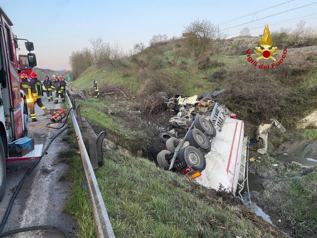 Incidente mortale sul raccordo Sicignano-Potenza: perde la vita un autotrasportatore
