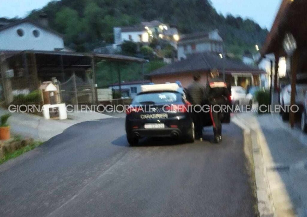 Omignano, tenta furto in un bar: giovane fermato dai carabinieri