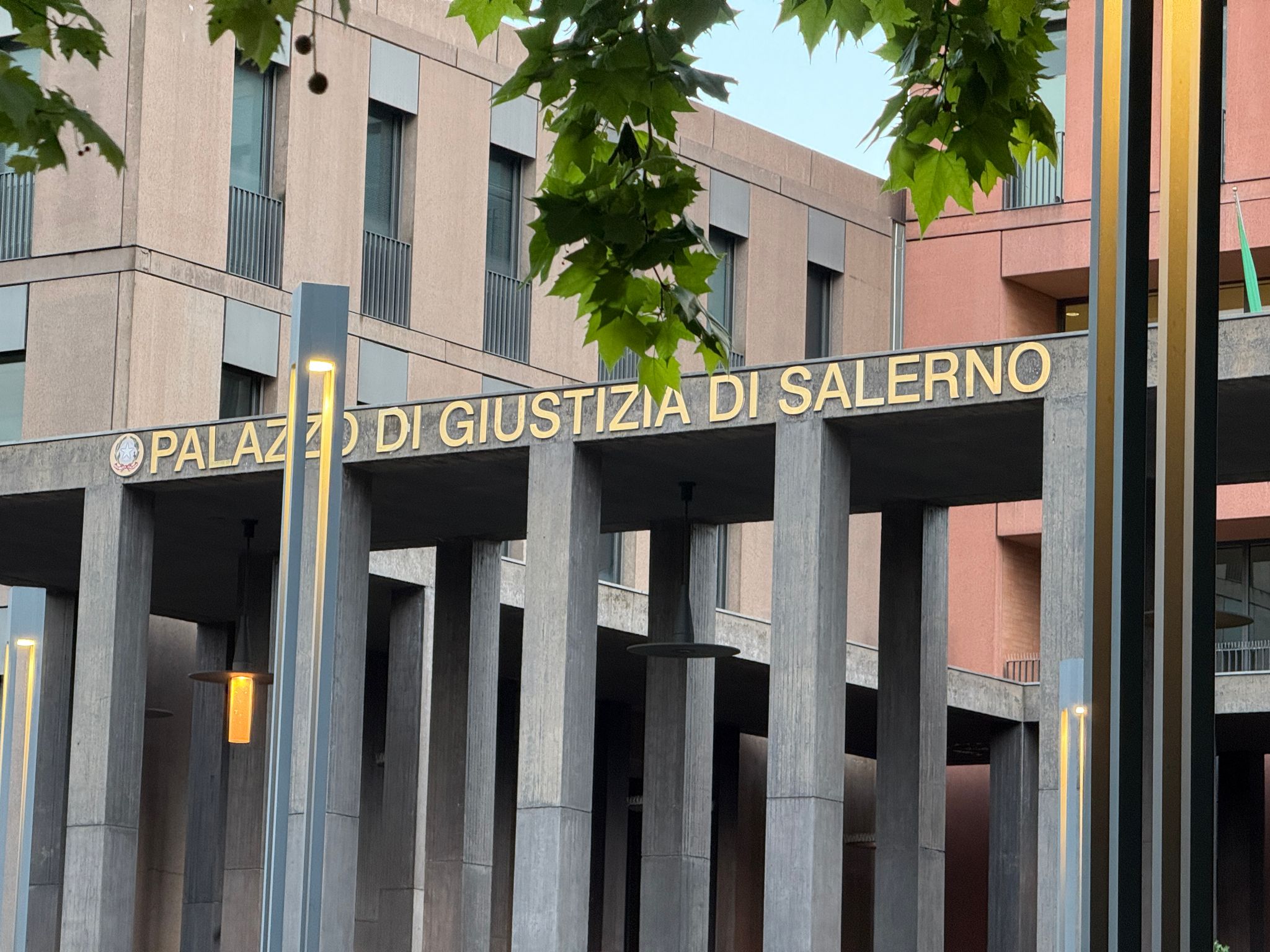 Incendi e intimidazioni, condanna definitiva: cinque anni per padre e figlio